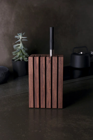 Magnetic 6-Slot Knife Block